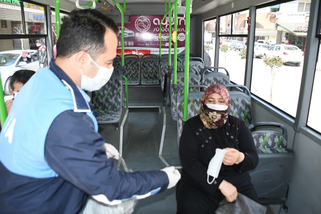 Halk Otobüslerinde Maske Dağıtımı Başladı
