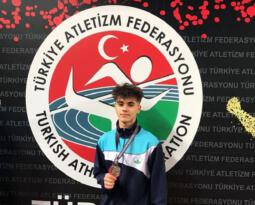 Osmangazi Belediyespor’lu atletin madalya coşkusu