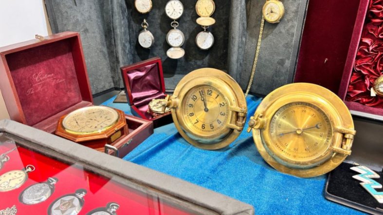 Sultan 2. Abdülhamid'in namaz vakitlerini gösteren saati! İşte fiyatı