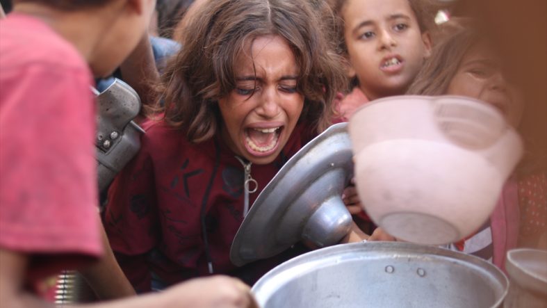 Gazze’de Filistinlilere yemek dağıtımı yapıldı