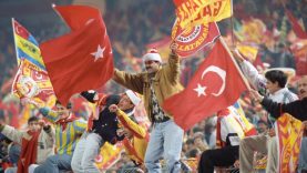 Eintracht Frankfurt’un bilet korkusu: Hukuk bürosu tuttular