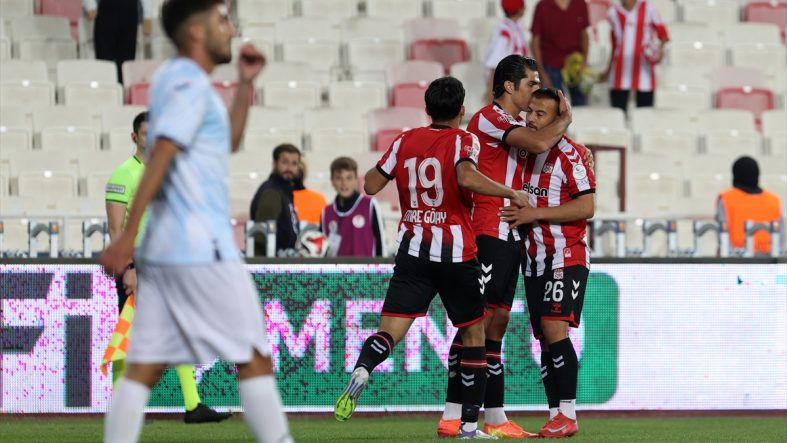 Sivasspor, Adana Demirspor’u farklı geçti